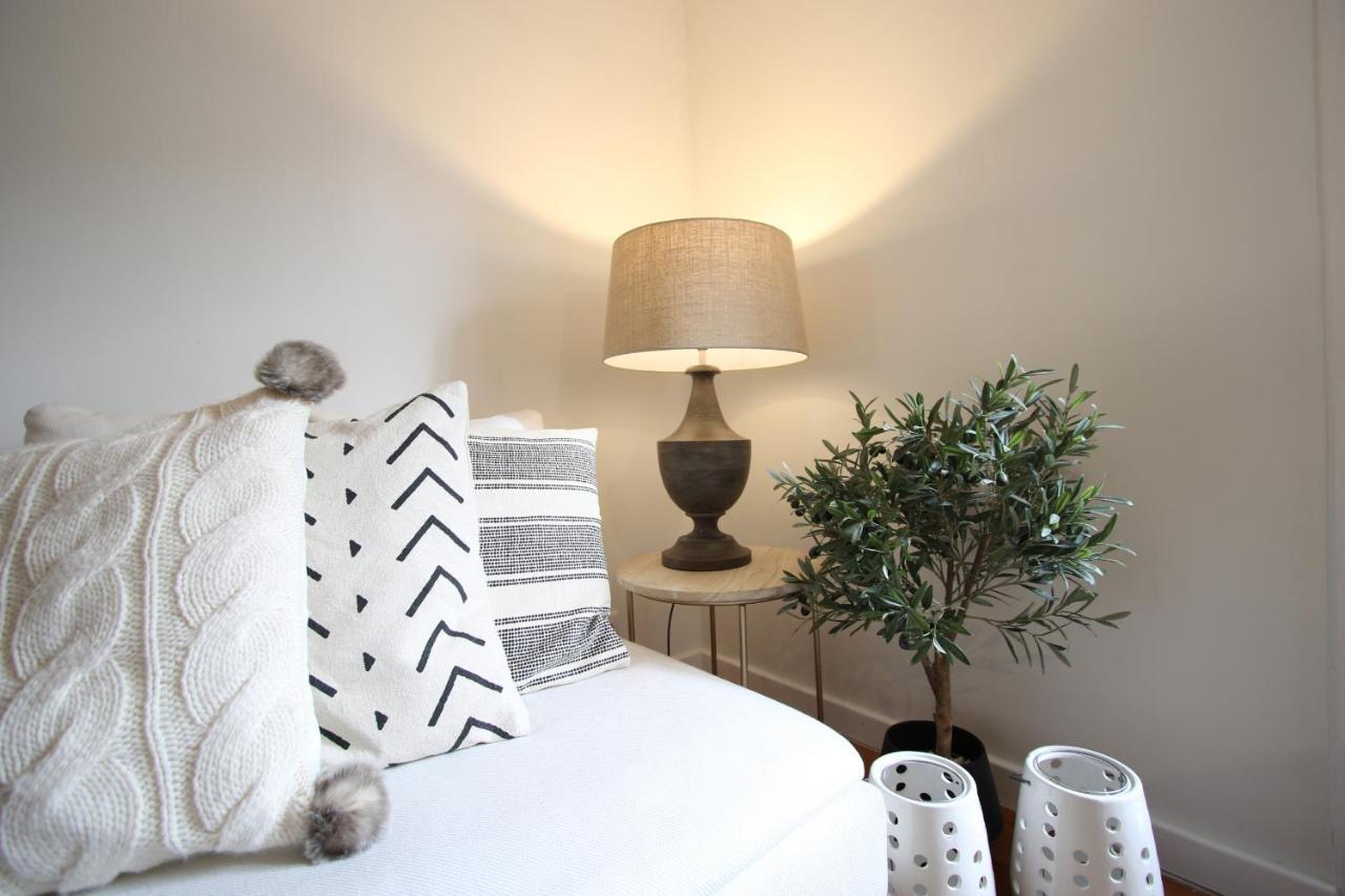 Apartamento Chic Urban Retreat At Downtown With Balcony & Views Lisboa Exterior foto